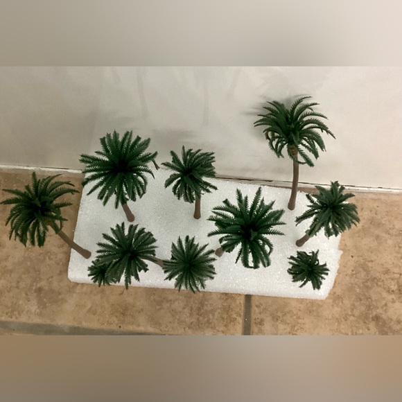 Variety Of Rainforest Palm Tree Set - Picture 8 of 16